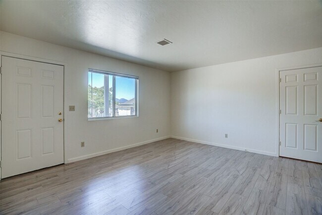 Building Photo - 229 N Arizona Ave