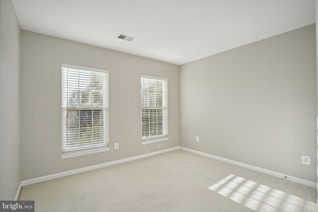 Building Photo - 13740 Piedmont Vista Dr
