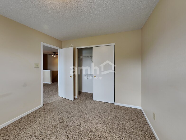 Building Photo - 717 Hickory Pine Dr