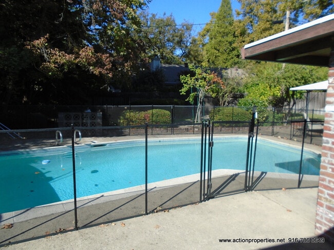 Building Photo - Move In Special: Central Roseville, Pool, Gardner Single Story Large Yard,  3 bedrooms, 2 baths, ...