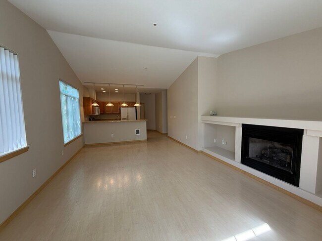 Building Photo - Spacious Mukilteo Nantucket Home Backing to a Peaceful Greenbelt