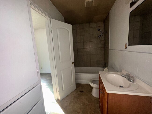 Building Photo - Passariello Management