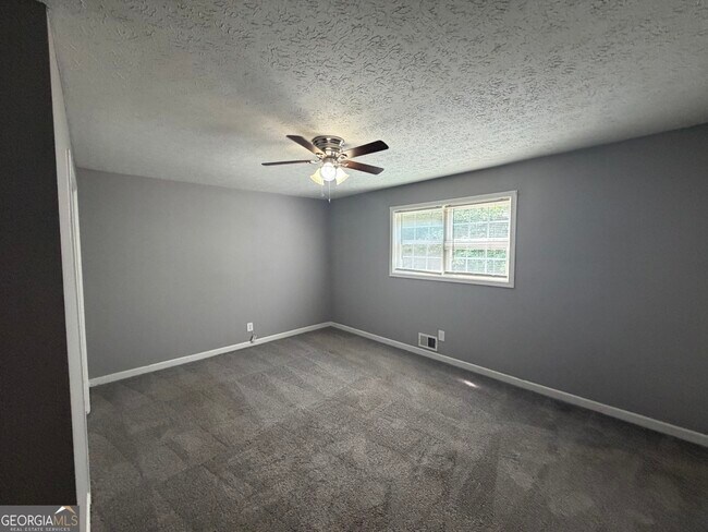 Building Photo - 125 S Meadowcliff Cir