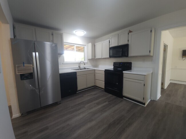 Building Photo - 846 Drawbridge Dr