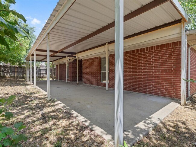 Building Photo - 5705 Frio Dr