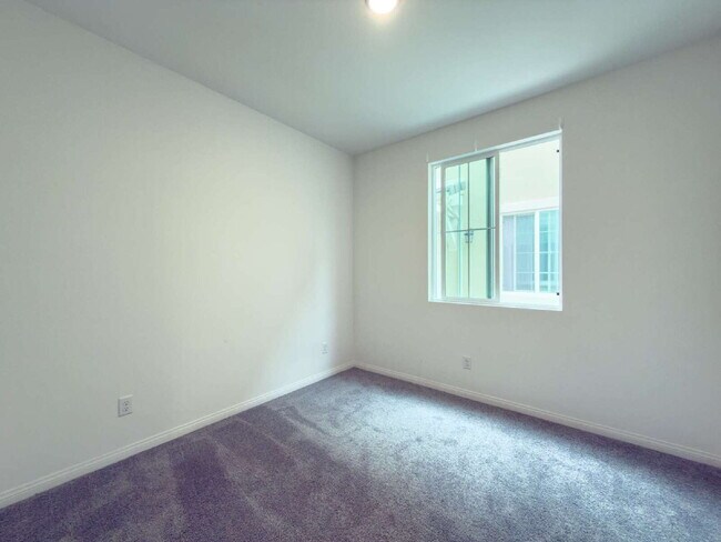Building Photo - Spacious 4-Bed, 3-Bath Retreat on Malalenca Road in the Harvest Subdivision!