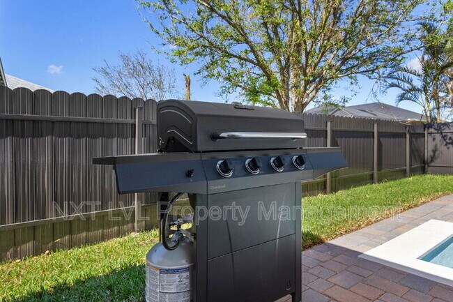 Building Photo - 1925 SW 3rd Terrace