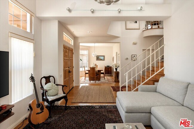 Building Photo - 1256 Cravens Ln