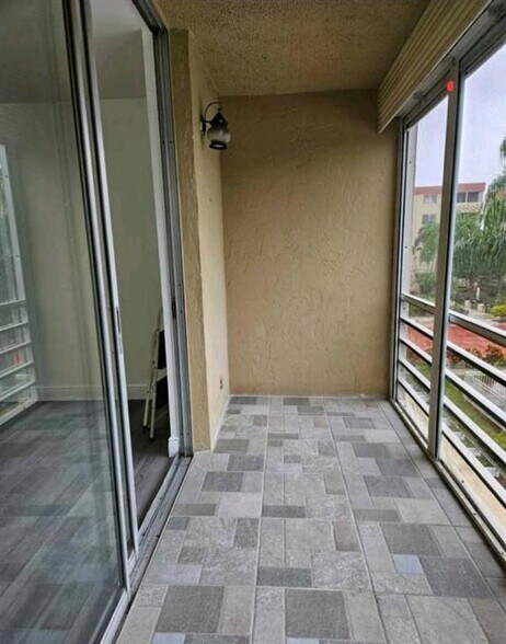 Building Photo - 404 NW 68th Ave
