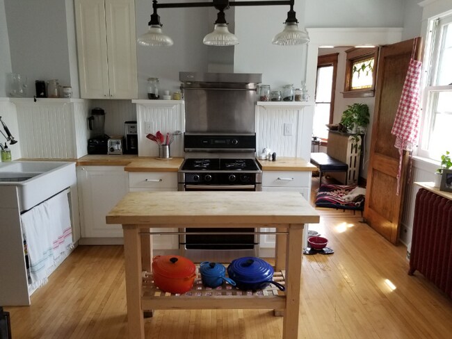 Building Photo - 4030 Pillsbury Ave