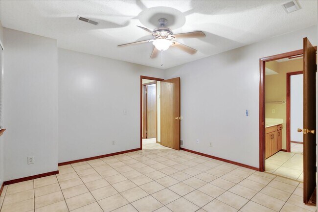Building Photo - 2611 Rachel Rd