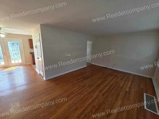 Building Photo - 2 bedroom home in South Hammond!