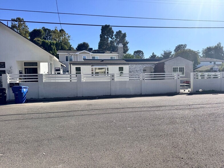 Primary Photo - 11836 Laurelwood Dr