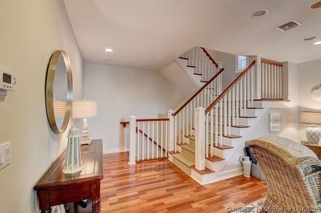 Building Photo - 306 E Mallory Cir