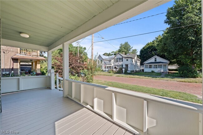Building Photo - 6209 Pear Ave