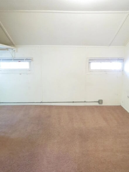 Building Photo - 607 E Dayton St