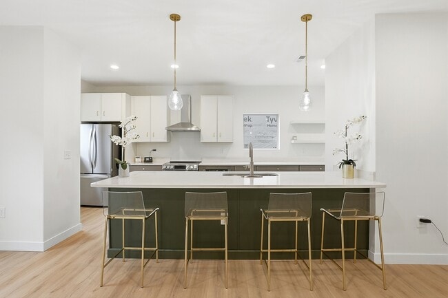 Building Photo - 412 St Clair Ave