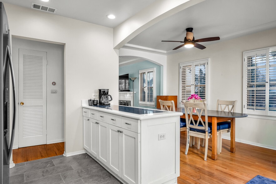 Building Photo - 8207 Stewart Ave