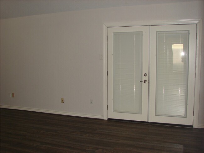 Building Photo - 7010 Buchanan Dr