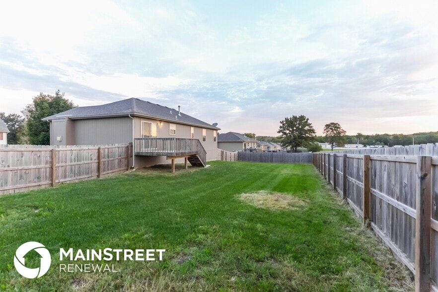 Building Photo - 400 Golfview Dr