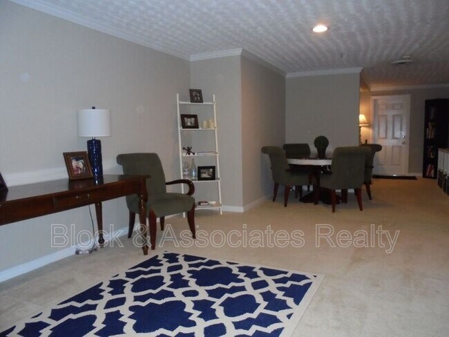 Building Photo - 2314 Dover Pl