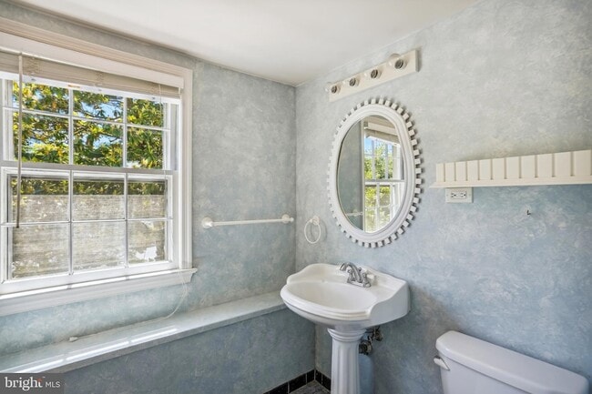 Building Photo - 5508 Dorset Ave