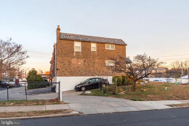 Building Photo - 945 Fariston Dr