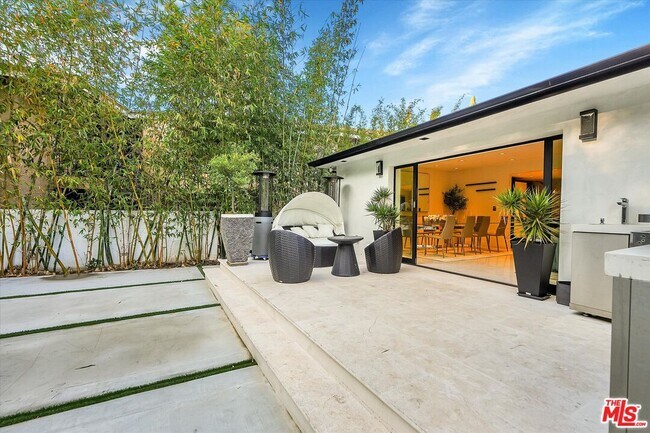 Building Photo - 11364 Sunset Blvd