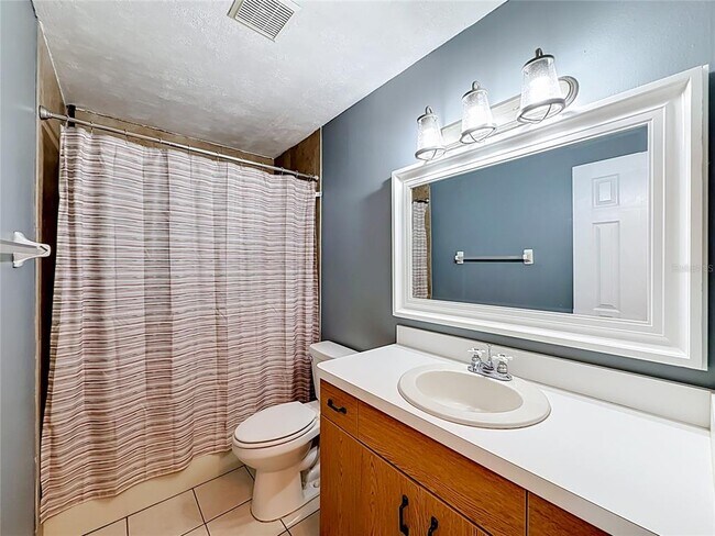 Building Photo - 4050 SE 20th Ct
