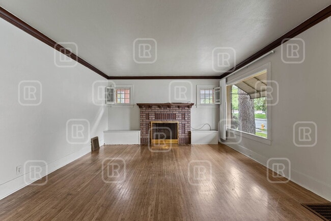 Building Photo - 808 E Mission Ave