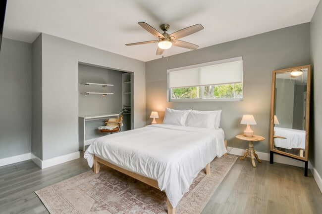 Building Photo - 400 Tequesta Dr