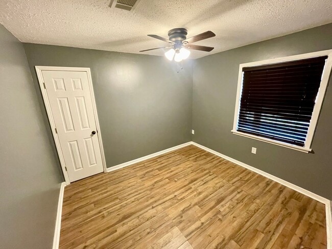 Building Photo - Spacious 4 bed 2 bath home for rent in Pearl!