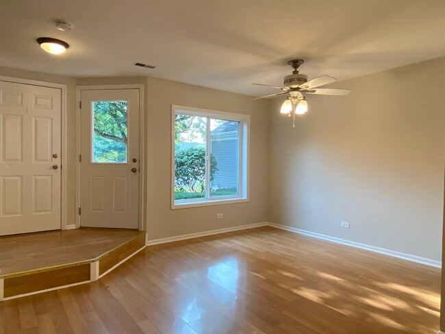 Building Photo - 2663 Prairieview Ln S