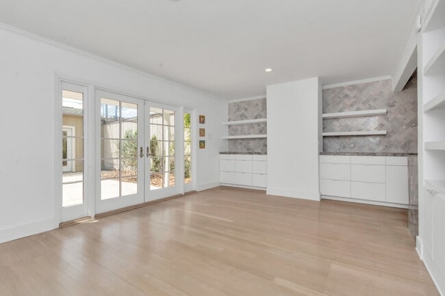 Building Photo - 3934 Roseland St