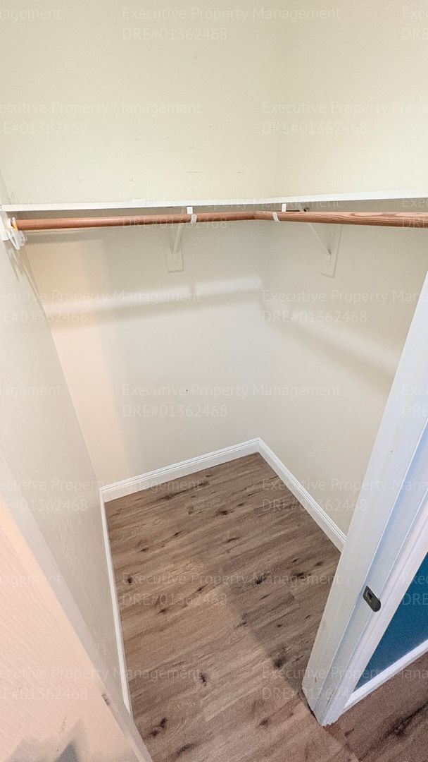 Building Photo - 3 bedroom 2 bathroom home located in a cul- de- sac in a Southwest Bakersfield neighborhood