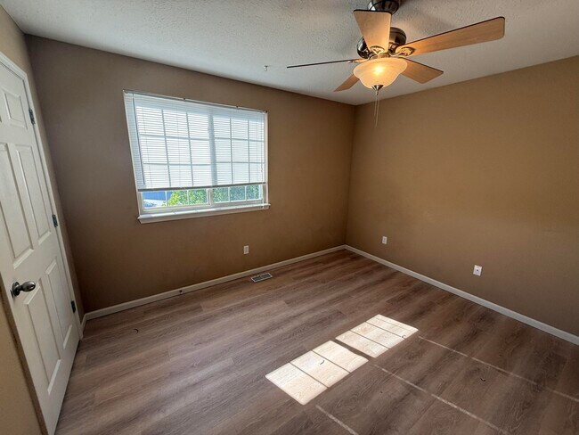 Building Photo - 3922 Snowy Owl Dr