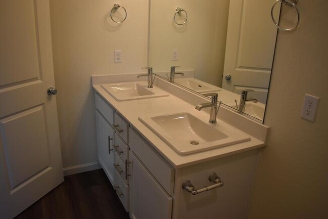 Building Photo - 1316 eagle crest court