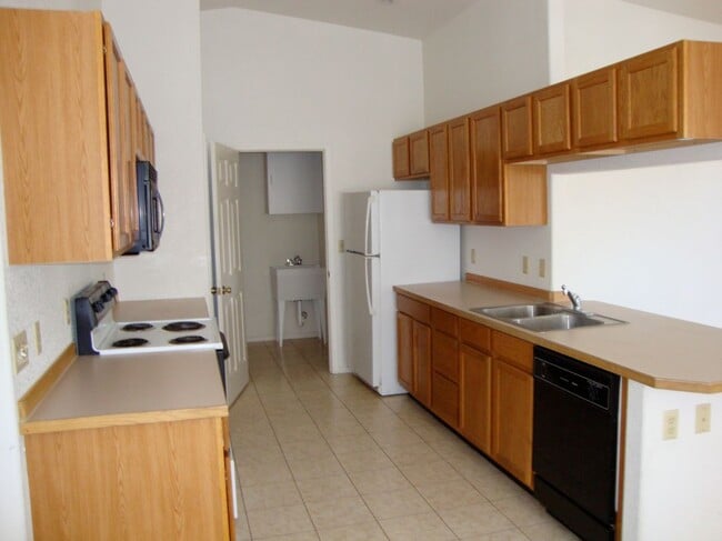 Building Photo - 1284 Barzona Ave