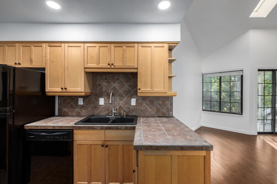 Building Photo - 4816 E Kentucky Ave