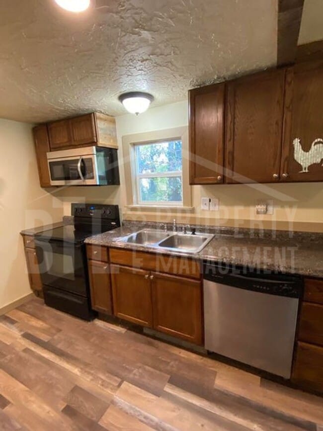 Building Photo - Rustic One Bedroom Cabin with Loft