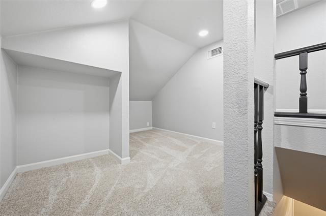 Building Photo - 6421 Fairview Dr