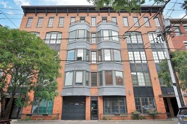 Building Photo - 83 Monroe St