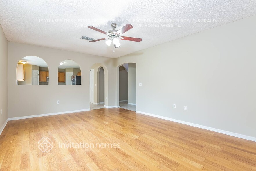 Building Photo - 1800 Brookshire Cir