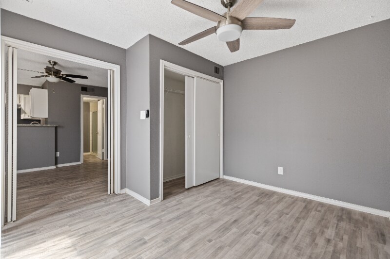 Building Photo - 2300 Balsam Dr