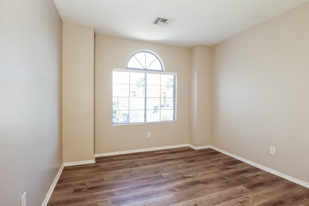 Building Photo - 12529 W Santa Fe Ln