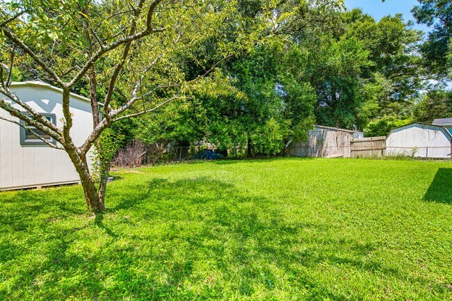 Building Photo - 613 Edgecliff Dr