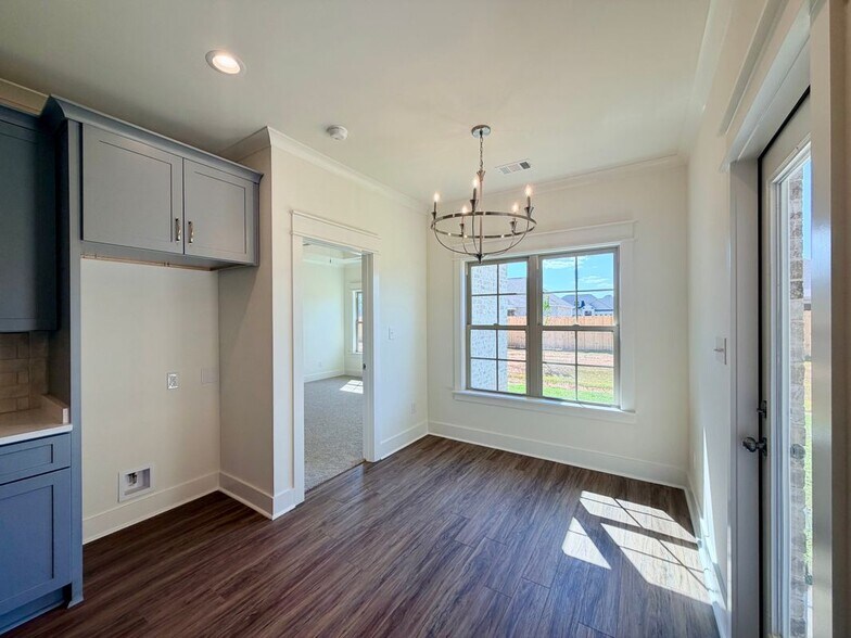 Building Photo - 513 Bristleleaf Path