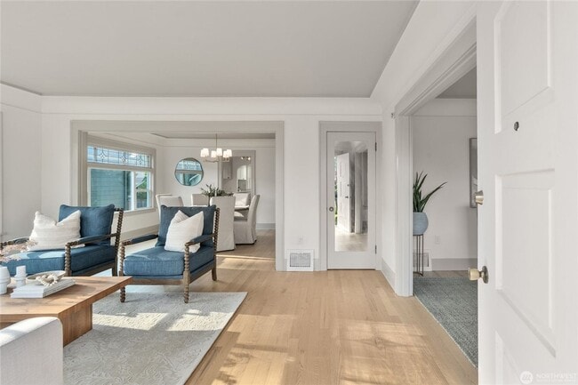 Building Photo - 4Bd/2Ba Seattle House