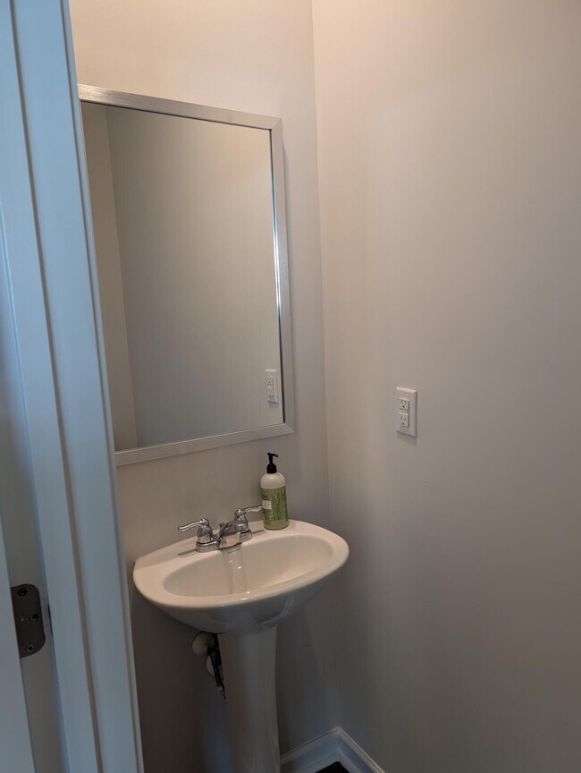 Building Photo - 1147 Button Buck Ln