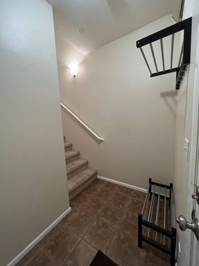 Building Photo - 2 Bedroom 1.75 Bathroom Condo in North Bellingham